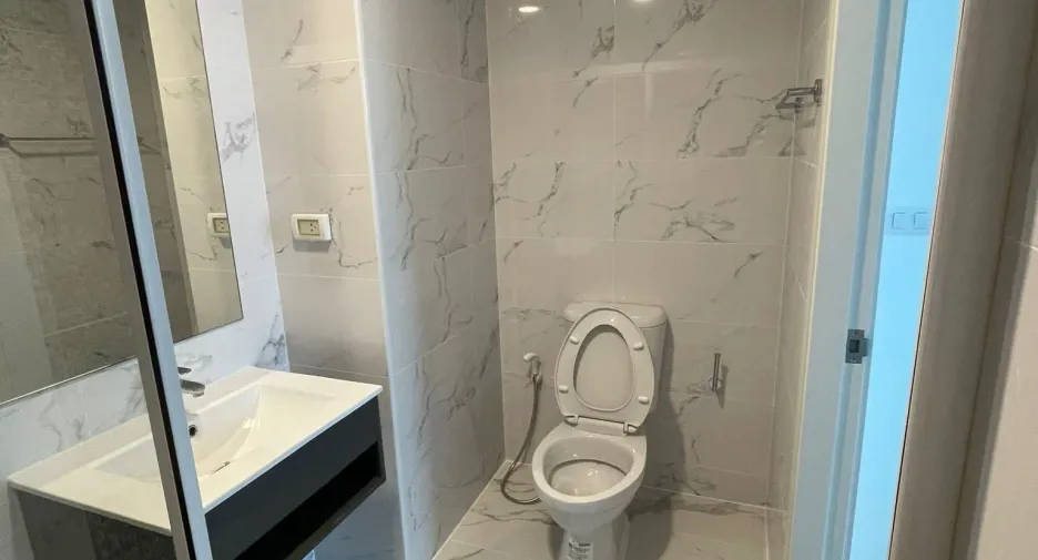 For rent 1 bed condo in Huai Khwang, Bangkok