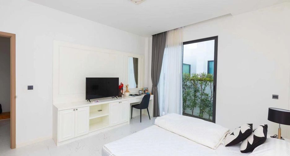 For sale 4 bedrooms villa in Mueang Phuket, Phuket