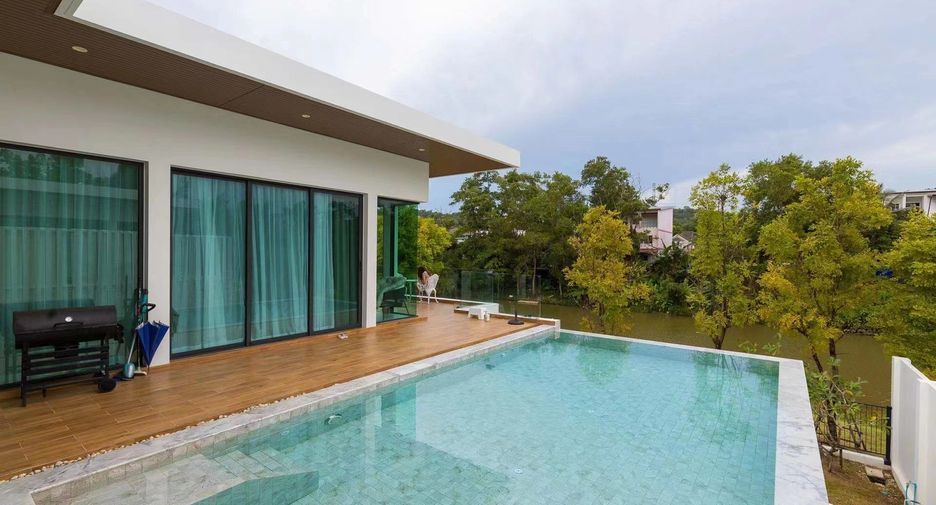 For sale 4 bedrooms villa in Mueang Phuket, Phuket