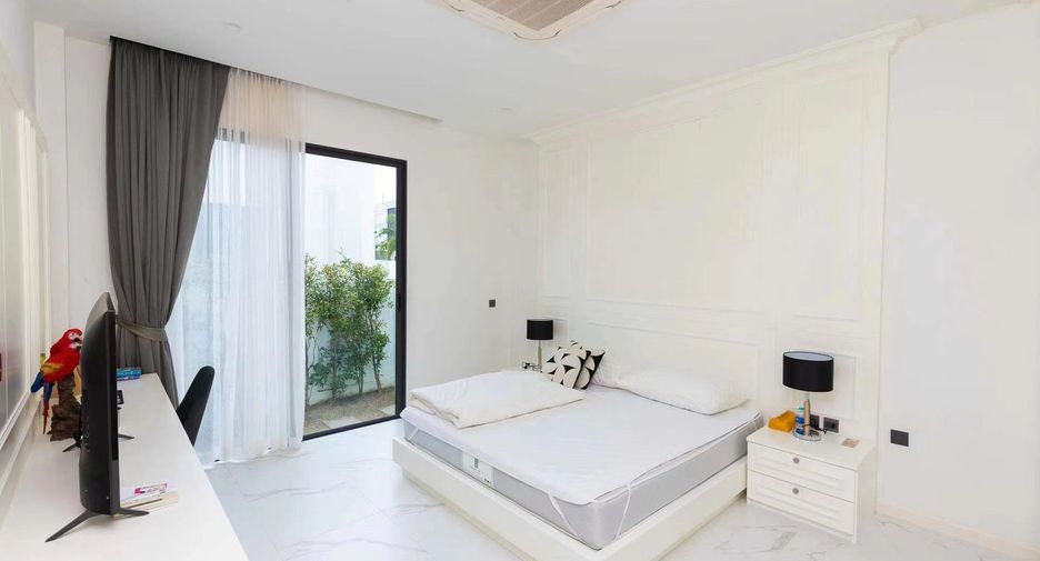For sale 4 bedrooms villa in Mueang Phuket, Phuket