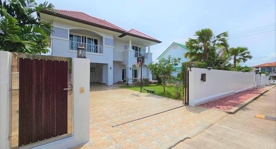 For sale 4 ベッドルーム villa in Bang Lamung, Chonburi