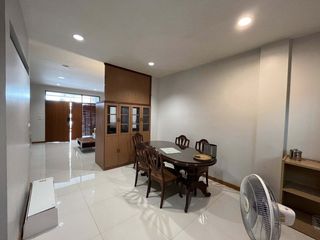 For rent 4 bedrooms townhouse in Yan Nawa, Bangkok