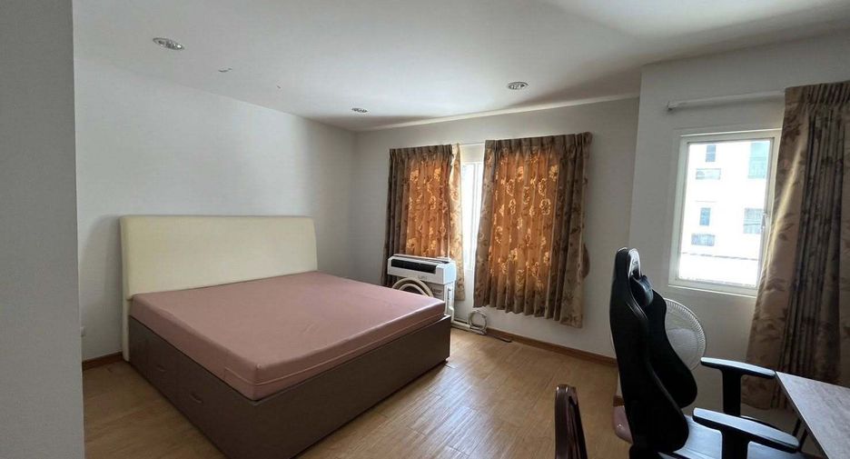 Casa adosada en alquiler de 4 habitaciones en Yan Nawa, Bangkok