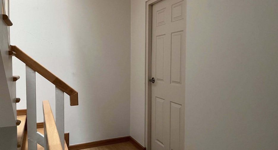 Casa adosada en alquiler de 4 habitaciones en Yan Nawa, Bangkok