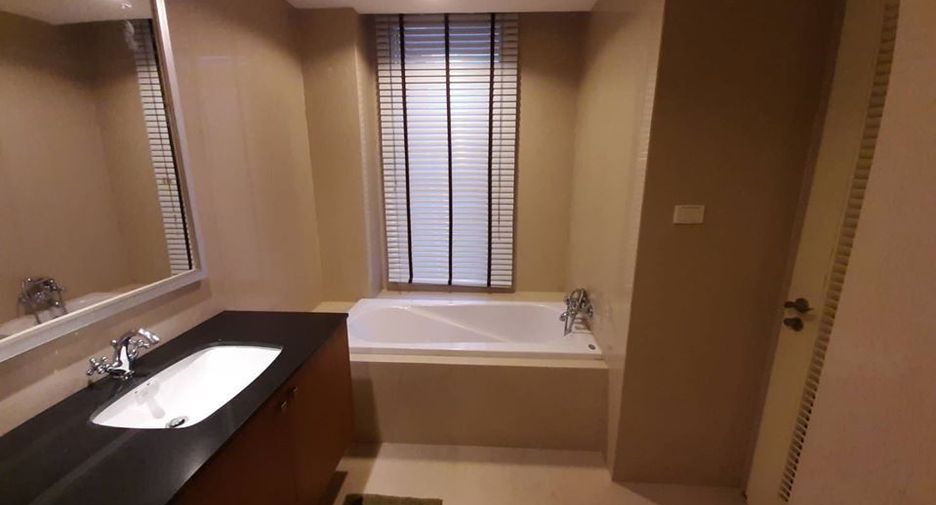 Condo en alquiler de 4 habitaciones en Watthana, Bangkok