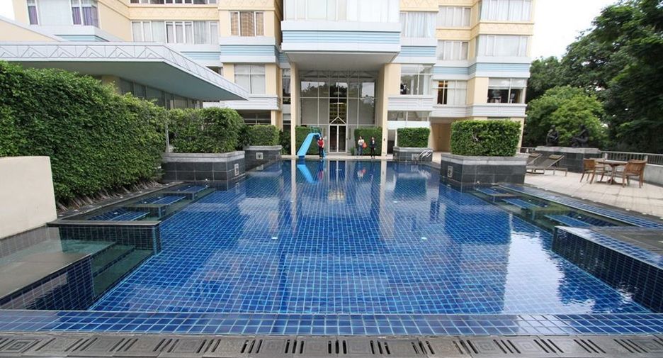 Condo en alquiler de 4 habitaciones en Watthana, Bangkok