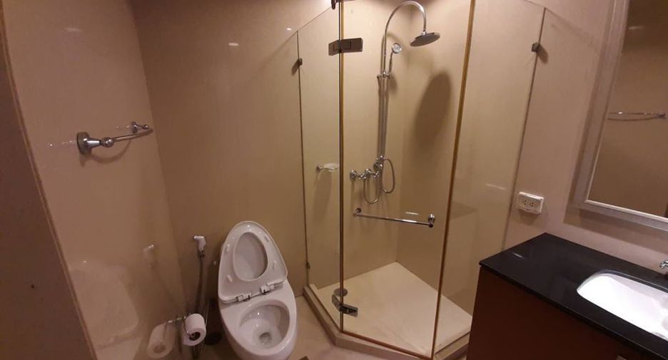 Condo en alquiler de 4 habitaciones en Watthana, Bangkok