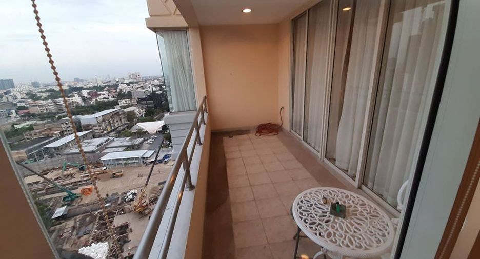 Condo en alquiler de 4 habitaciones en Watthana, Bangkok