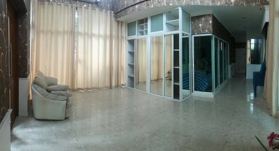 出售 和 出租 4 卧室 独立屋 在 Khan Na Yao, 曼谷