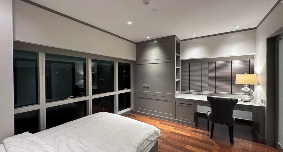 For rent 3 bedrooms condo in Khlong Toei, Bangkok