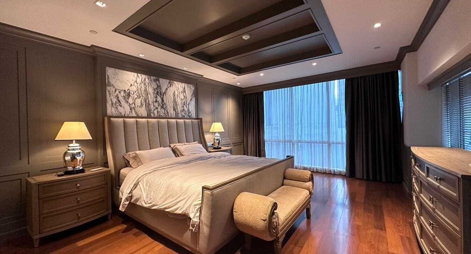 For rent 3 bedrooms condo in Khlong Toei, Bangkok
