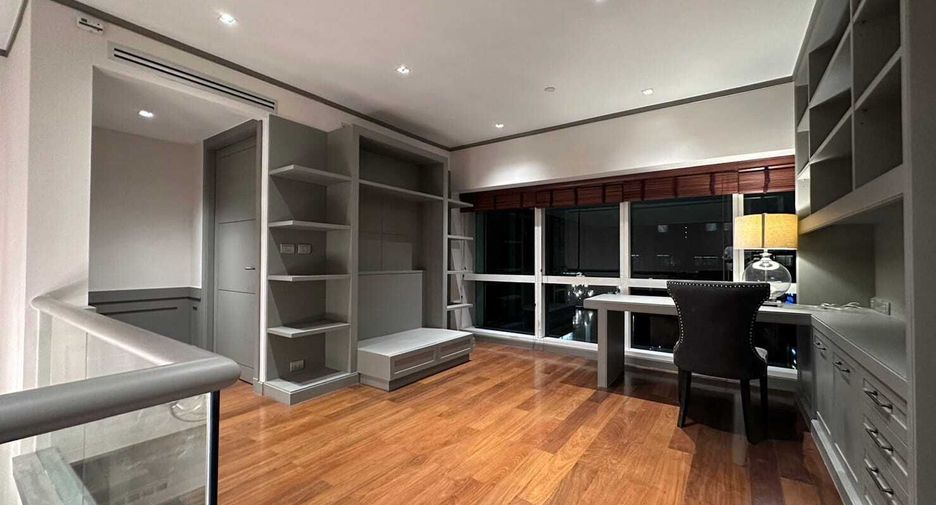 For rent 3 bedrooms condo in Khlong Toei, Bangkok