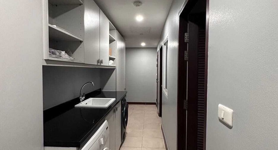For rent 3 bedrooms condo in Khlong Toei, Bangkok