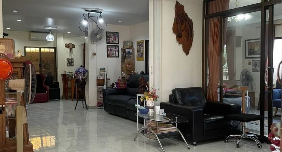 À vendre 3 chambres maison à Si Racha, Chonburi