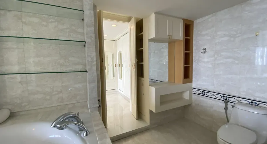 For rent 1 Beds condo in Khlong Toei, Bangkok