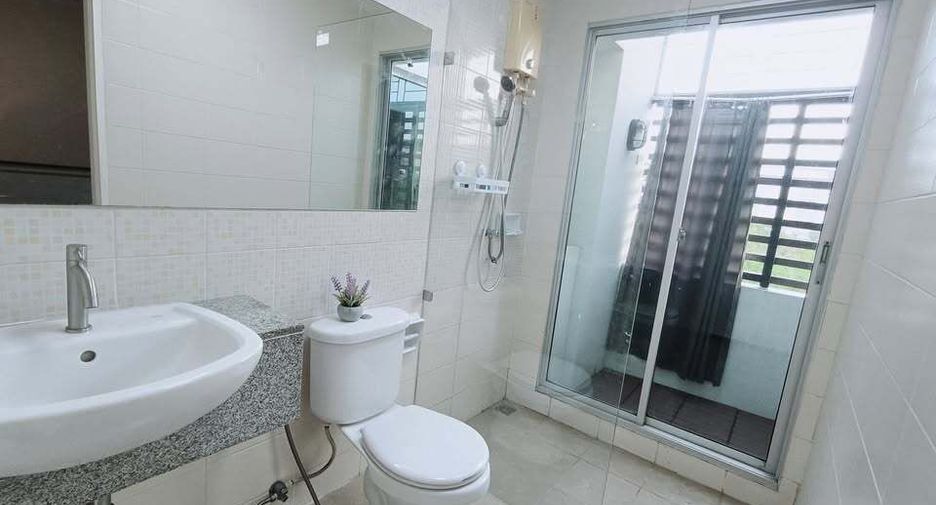 For rent 3 bedrooms townhouse in Bang Kapi, Bangkok