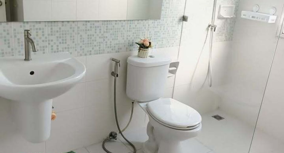 For rent 3 bedrooms townhouse in Bang Kapi, Bangkok