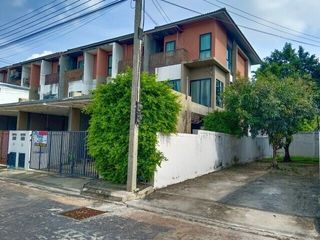 For sale 3 bedrooms townhouse in Don Mueang, Bangkok
