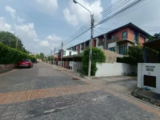 For sale 3 bedrooms townhouse in Don Mueang, Bangkok