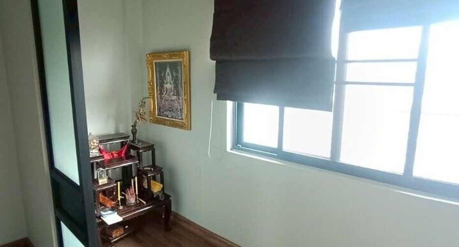 For sale 3 bedrooms townhouse in Don Mueang, Bangkok