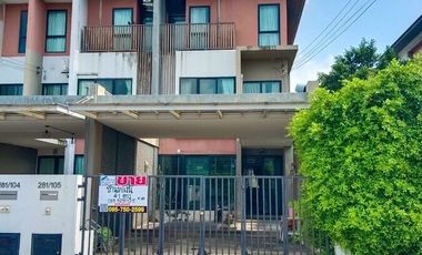 For sale 3 bedrooms townhouse in Don Mueang, Bangkok