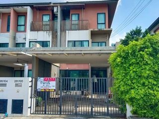 For sale 3 bedrooms townhouse in Don Mueang, Bangkok