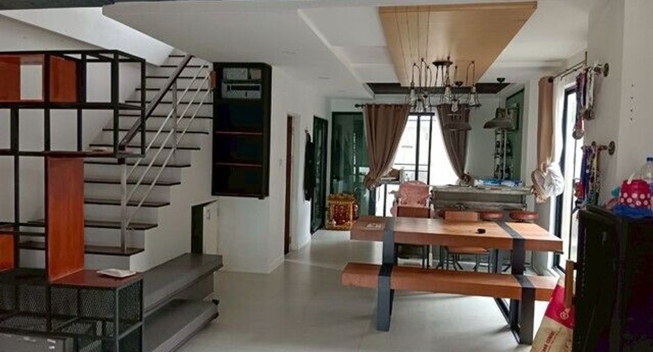 For sale 3 bedrooms townhouse in Don Mueang, Bangkok