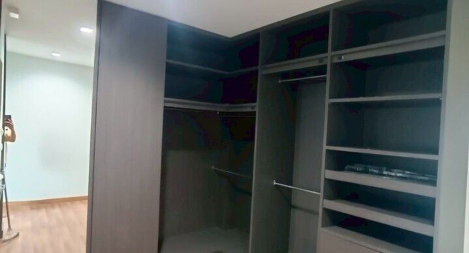 For sale 3 bedrooms townhouse in Don Mueang, Bangkok