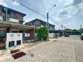 For sale 3 bedrooms townhouse in Don Mueang, Bangkok