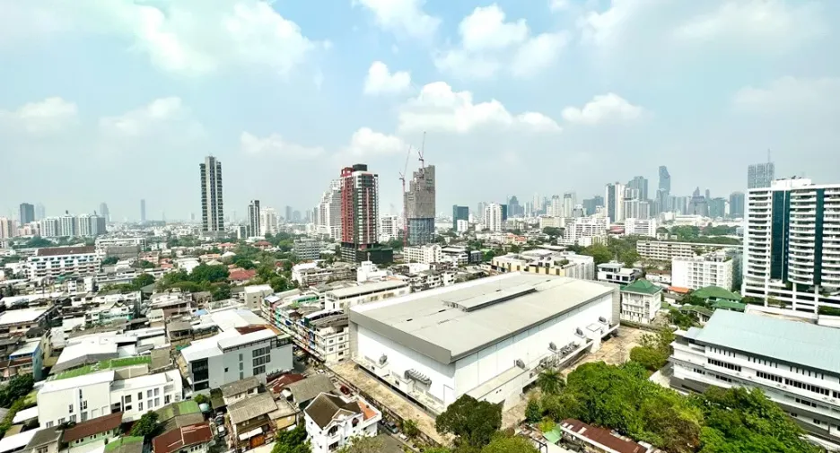 For sale 2 ベッドルーム condo in Yan Nawa, Bangkok