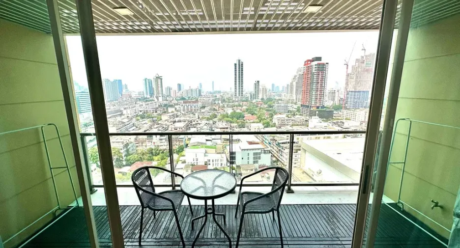 For sale 2 ベッドルーム condo in Yan Nawa, Bangkok