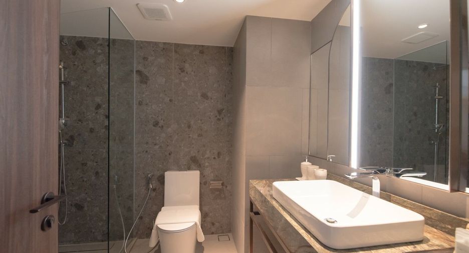 For rent 3 bedrooms condo in Khlong Toei, Bangkok