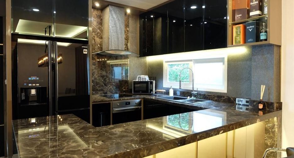 For sale 4 bedrooms house in Prawet, Bangkok