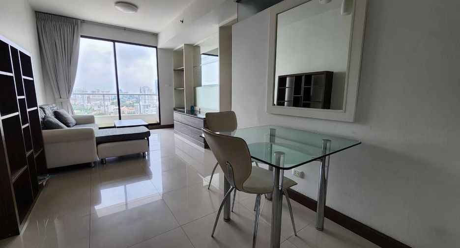 For rent 2 bedrooms condo in Watthana, Bangkok