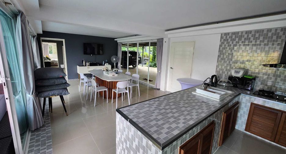 For sale and for rent 13 bedrooms hotel in Mueang Phuket, Phuket