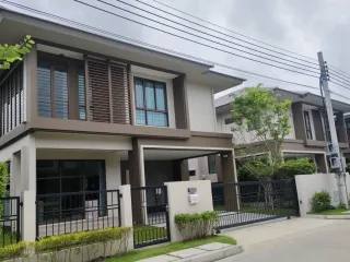 For rent 4 ベッドルーム house in Bang Kapi, Bangkok