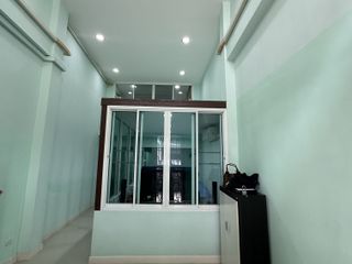 À louer 2 chambres maison de ville à Phra Khanong, Bangkok
