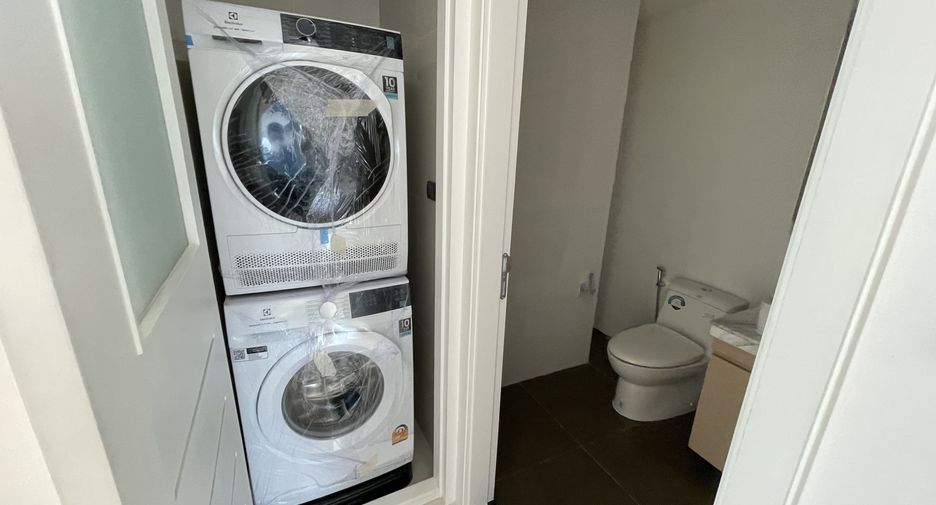 For rent 2 bedrooms apartment in Watthana, Bangkok