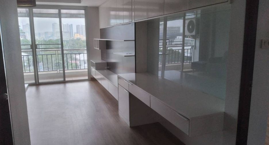 Wohnung zur Miete mit 1 Zimmer in Dusit, Bangkok