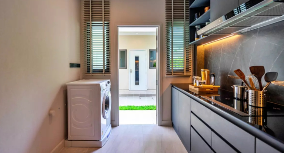 For sale 4 bedrooms house in Bang Na, Bangkok