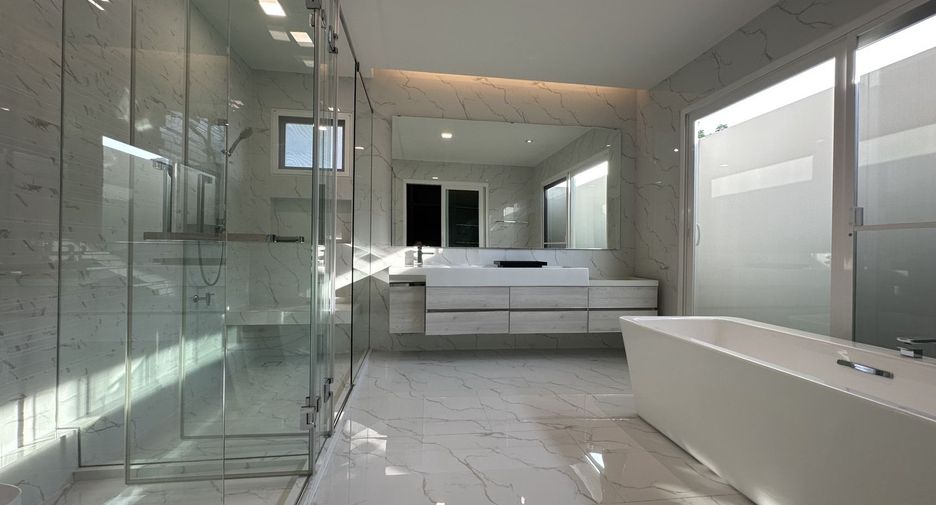 For rent 5 bedrooms house in Prawet, Bangkok