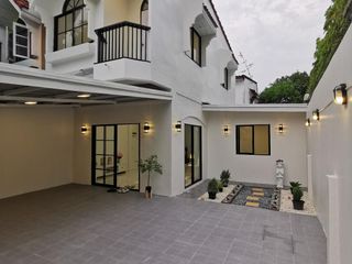 Casa adosada en venta de 3 habitaciones en Khlong Sam Wa, Bangkok