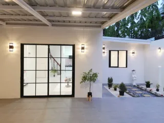 Casa adosada en venta de 3 habitaciones en Khlong Sam Wa, Bangkok