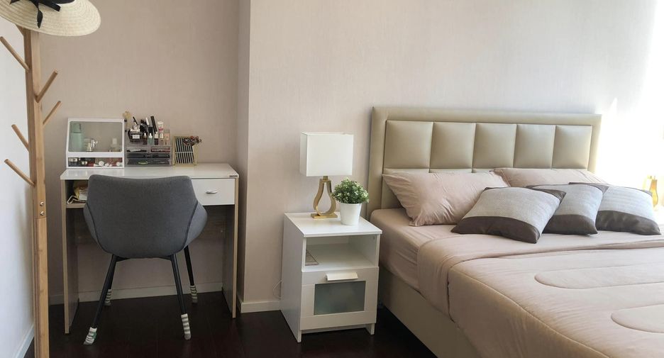 For rent 2 bedrooms condo in Watthana, Bangkok