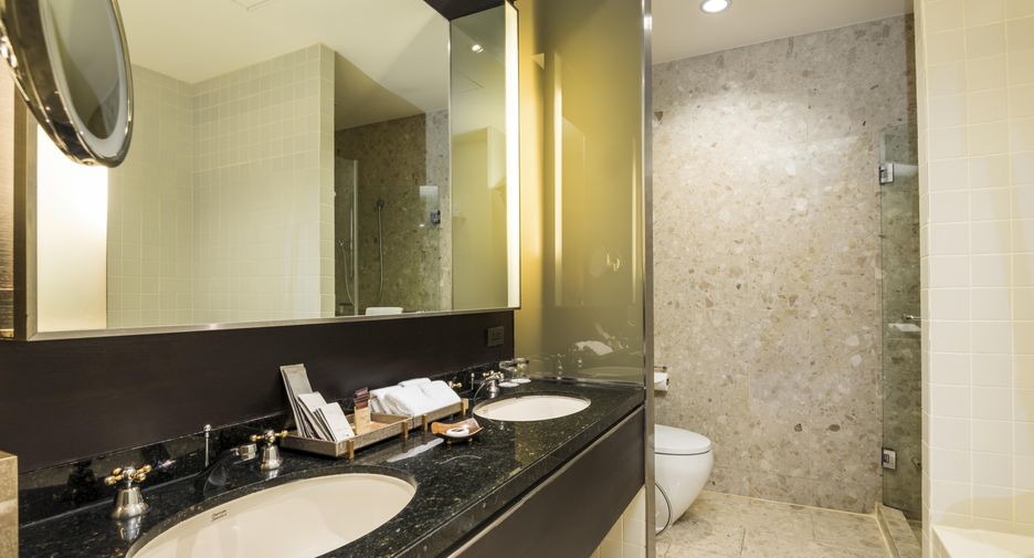 For rent 3 bedrooms apartment in Khlong Toei, Bangkok