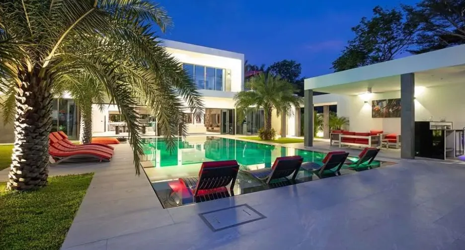 Villa zum Kauf mit 5 Zimmer in Mueang Phuket, Phuket