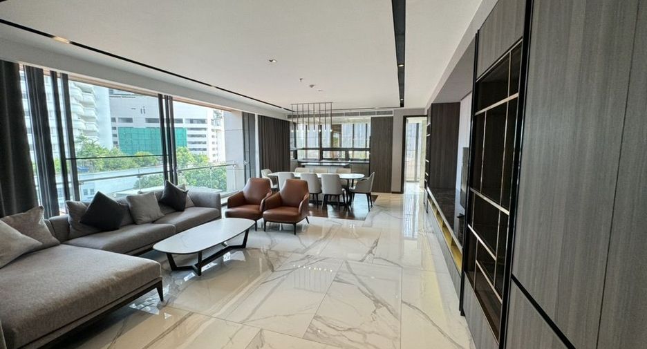 For rent 3 bedrooms apartment in Khlong Toei, Bangkok