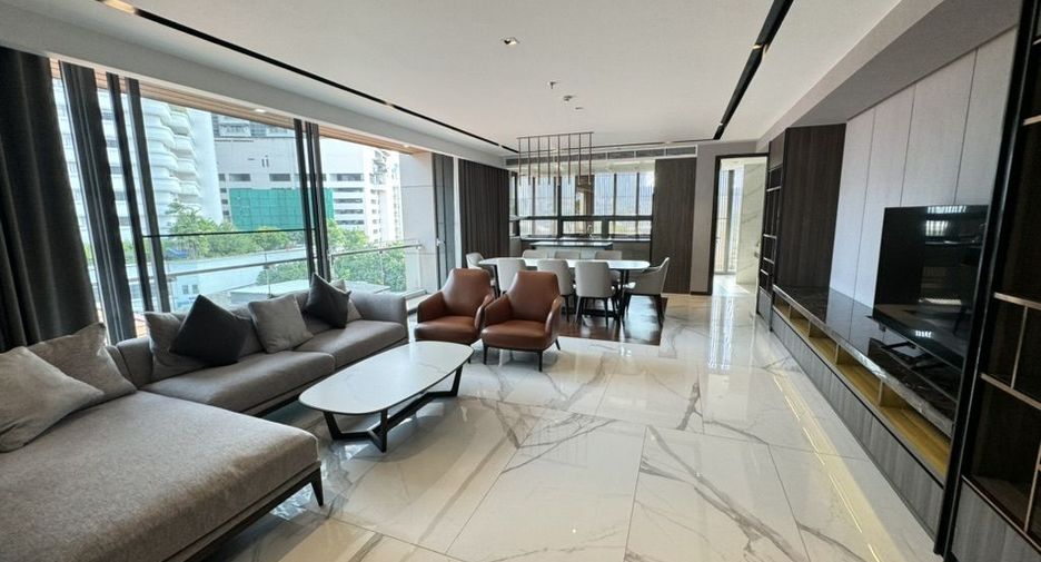 For rent 3 bedrooms apartment in Khlong Toei, Bangkok