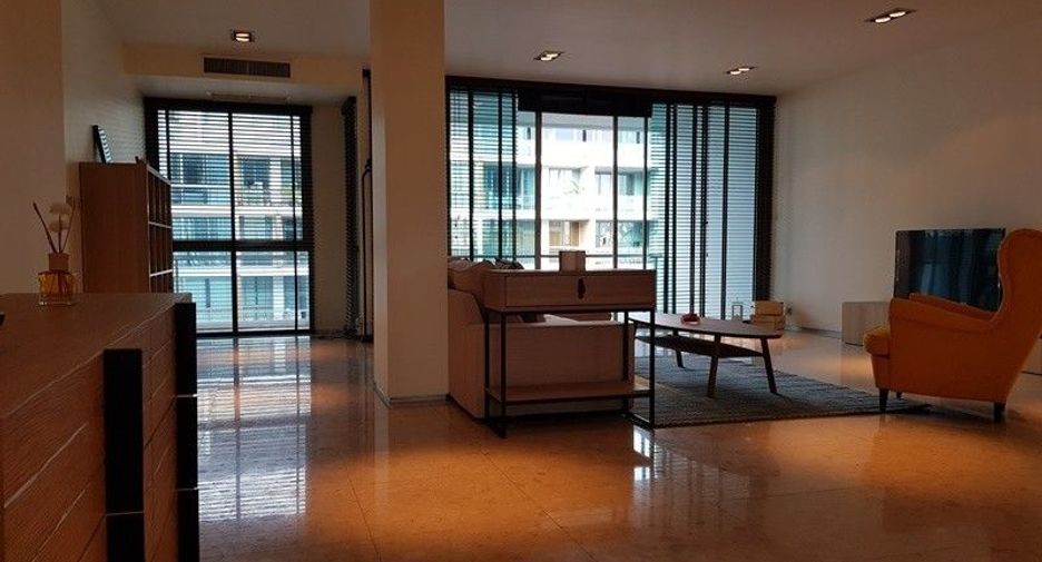For rent 3 bedrooms condo in Khlong Toei, Bangkok