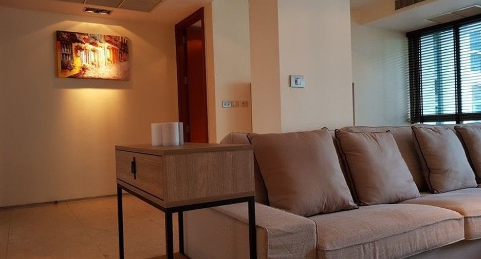 For rent 3 bedrooms condo in Khlong Toei, Bangkok
